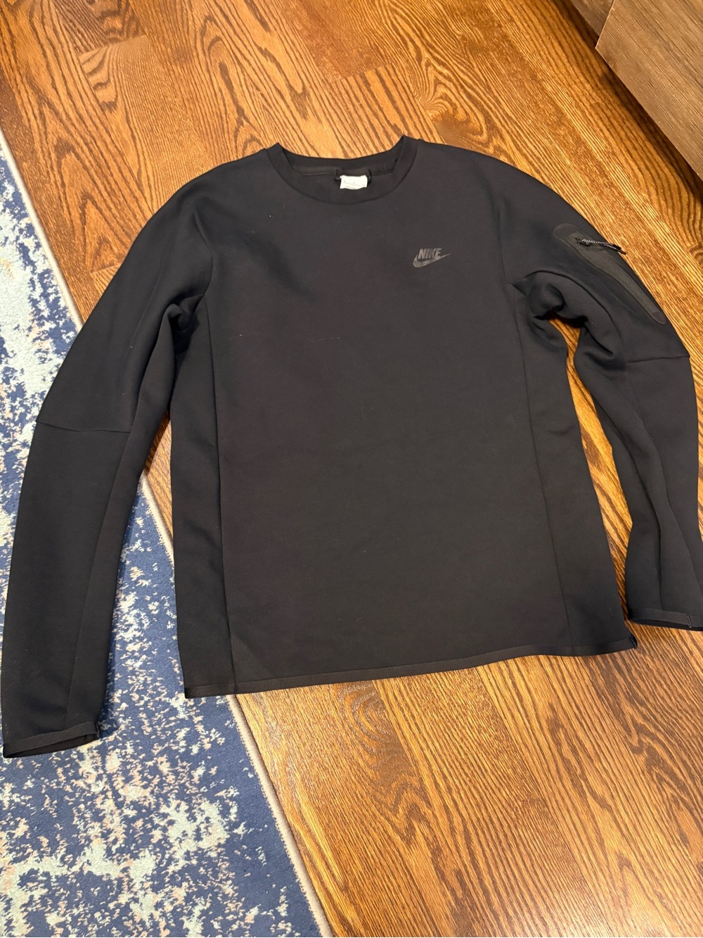 Nike Black Long-Sleeve Crewneck Sweatshirt